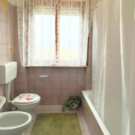 2 Parcheggio Privato - Wifi- Giardino 洛阿诺